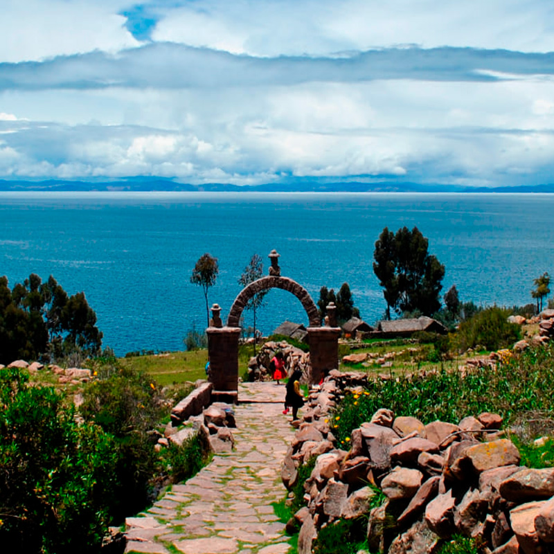 Día 2: Isla Amantani a la Isla Taquile a Puno
